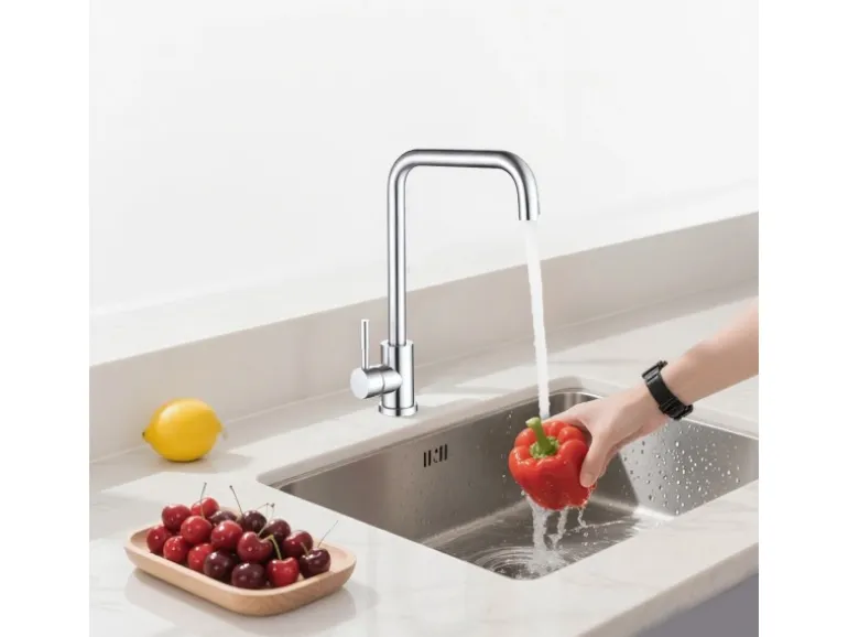 AICA Wasserhahn 360° Drehbare Wassersparende Chrom Küchenarmatur Hochdruckfestes Design aus 304 Edelstahl Gefertigt Kaltes/Warmes Wasser