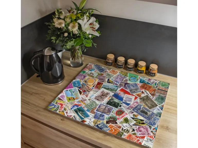 Banjado Herdabdeckplatte Glas 2 Teilig Je 30x52CM Schneidebrett Herdabdeckung Mit Motiv Briefmarken
