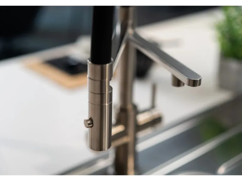VIZIO 5 Wege Wasserhahn Küchenarmatur Edelstahl Massiv mit 360° Schwenkbarem Auslauf Abnehmbare 2 Strahl Handbrause Gebürstet Gelb