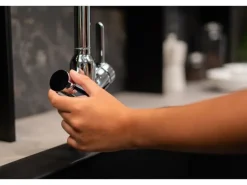 VIZIO 3 Wege Wasserhahn Küchenarmatur BOD mit 360° Schwenkbarem Auslauf Abnehmbare 2 Strahl Handbrause Verchromt   Schwarz