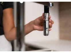 VIZIO 3 Wege Wasserhahn Küchenarmatur BOD mit 360° Schwenkbarem Auslauf Abnehmbare 2 Strahl Handbrause Verchromt   Schwarz