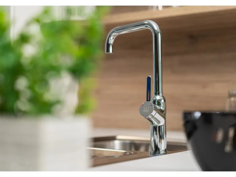 VIZIO Wasserhahn Küchenarmatur BOD mit 360° Schwenkbarem N Auslauf Verchromt